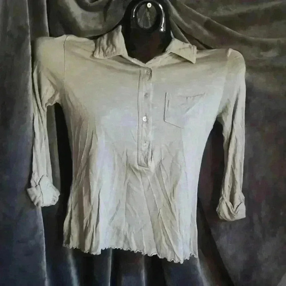 Cute gray shirt  - Picture 1 of 5